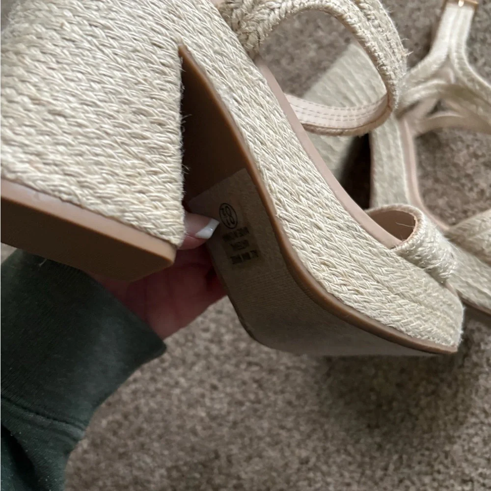 Soda criss cross ankle band platform sandals